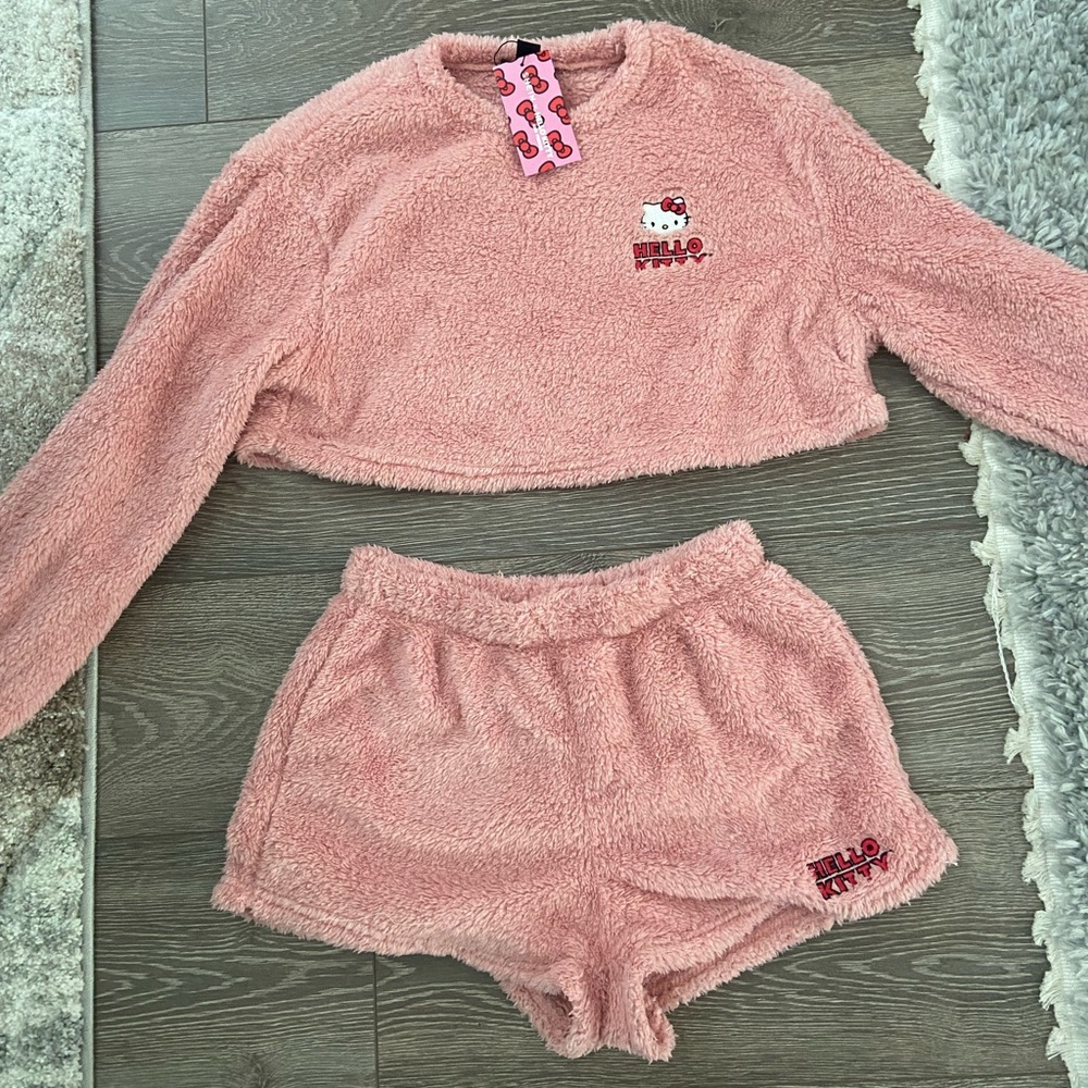 SOLD Hello kitty lounge set
